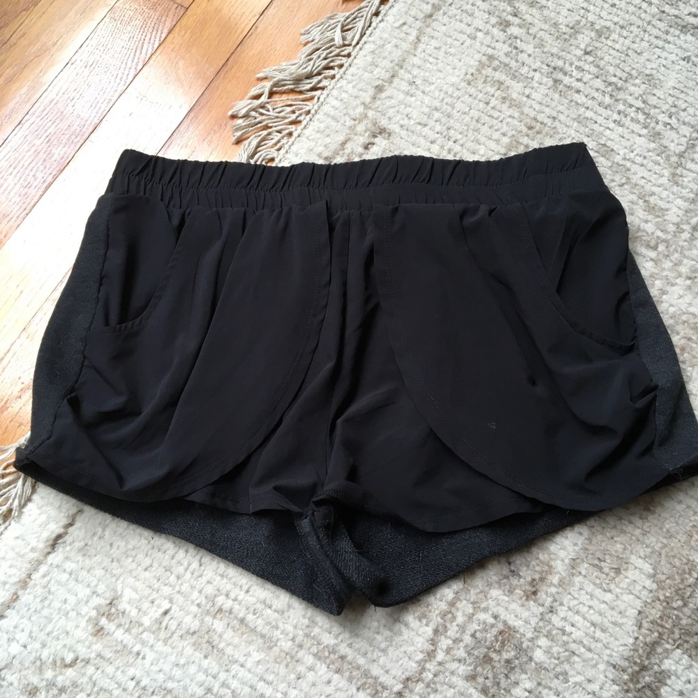 🦋3/$20🦋 Fabletics athletic shorts